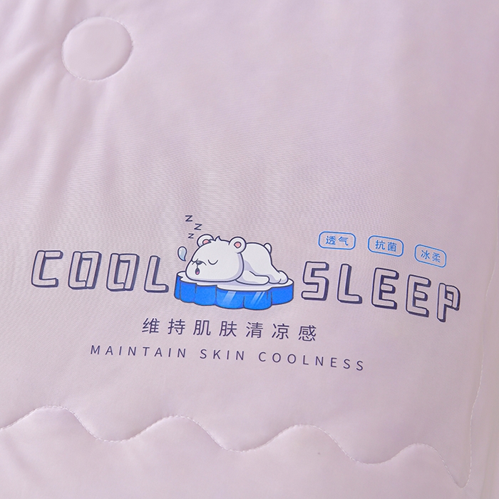 91家纺网 家纺一手货源 找家纺 畅畅家纺 2025新款夏季凉感丝足球花纯色凉席夏被四件套 足球花-魅紫