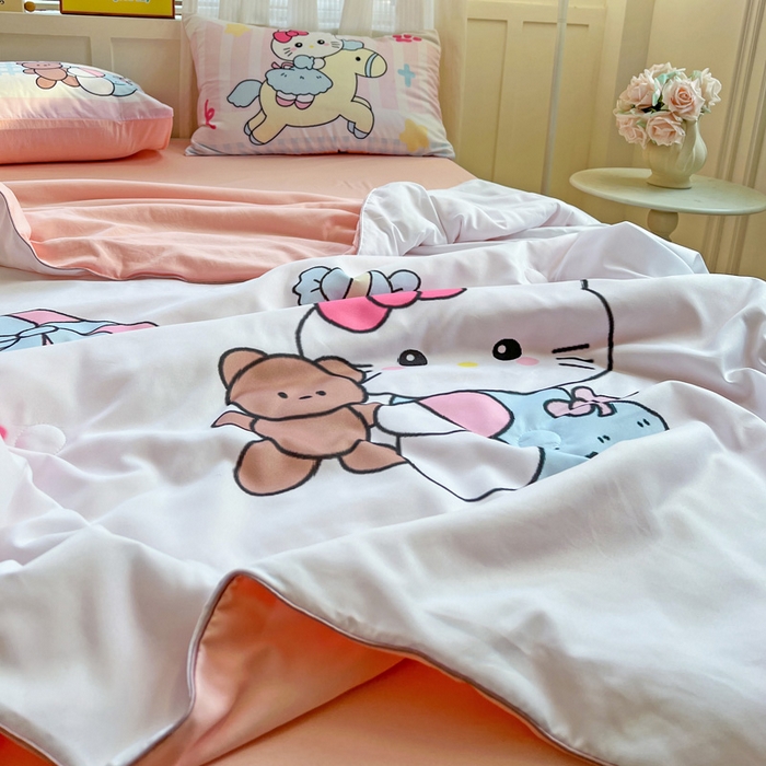91家纺网 家纺一手货源 找家纺 海岛哥哥 2025新款水洗棉大版卡通夏被 凯蒂的礼物