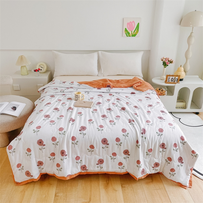 91家纺网 家纺一手货源 找家纺 南北家居 2025新款亲肤泡泡棉提花夏被 俏佳人