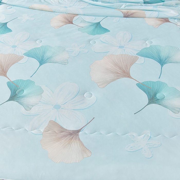 91家纺网 家纺一手货源 找家纺 畅畅家纺 2025新款夏季凉感丝印花足球花凉席夏被夏凉被空调被四件套 足球花-银杏叶