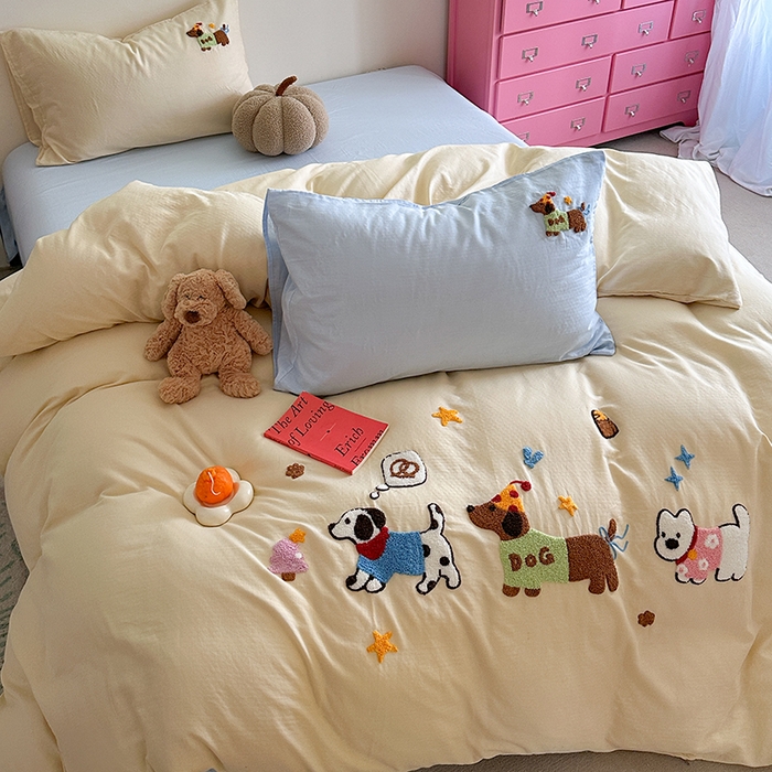 91家纺网 家纺一手货源 找家纺 TT.one 塔塔家居 2025新款全棉双层纱毛巾绣萌宠系列四件套 狗狗日记