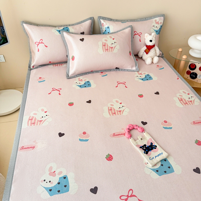 91家纺网 家纺一手货源 找家纺 典曼家纺 2025春夏新款250D冰丝宽边圆网冰丝凉席席子 蛋糕兔子