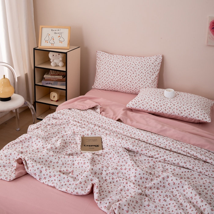 91家纺网 家纺一手货源 找家纺 南北家居 2025新款针织棉双层纱夏被四件套 粉色小花