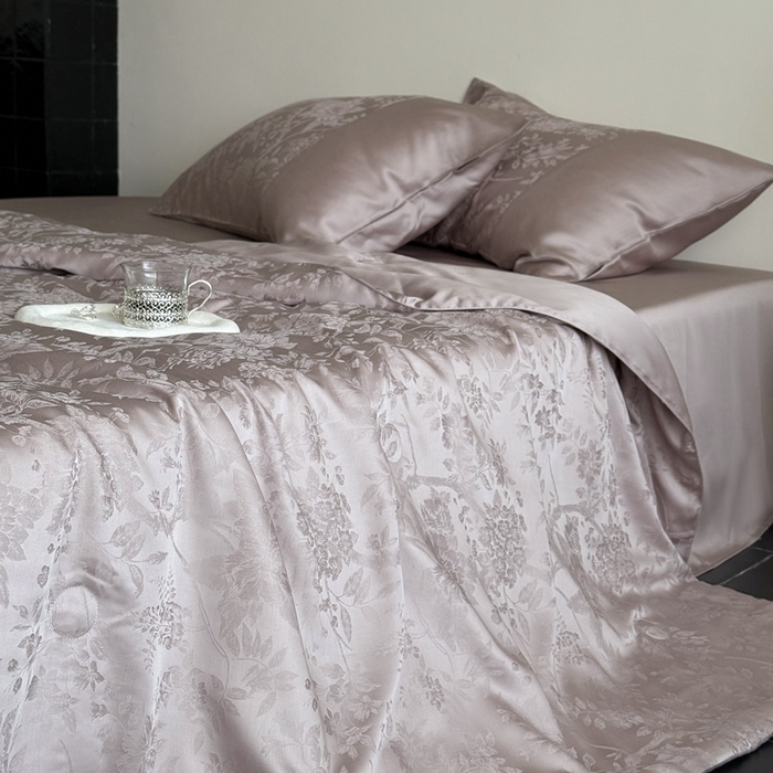 91家纺网 家纺一手货源 找家纺 鹿班家居 2025年夏季60S莱赛尔提花夏被系列-原野【标准会员-20元】 原野-豆沙