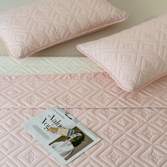 91家纺网 家纺一手货源 找家纺 云雀  2025新款舒适莱赛尔天丝夹棉床盖 菱格床盖-玉粉