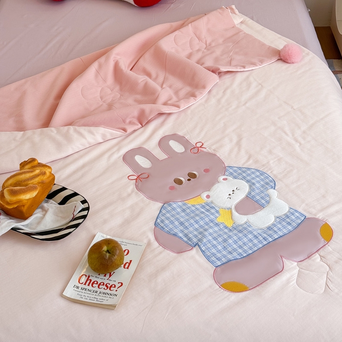 91家纺网 家纺一手货源 找家纺 （总）喜多兔2025新款高精密人字棉贴布绣奶里奶气夏被夏凉被