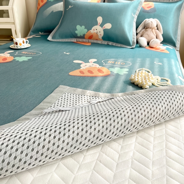 91家纺网 家纺一手货源 找家纺 典曼家纺 2025春夏新款250D冰丝宽边圆网冰丝凉席席子 萝卜兔