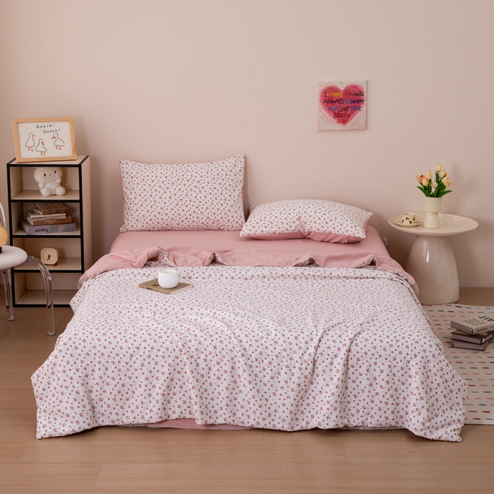 91家纺网 家纺一手货源 找家纺 南北家居 2025新款针织棉双层纱夏被四件套 粉色小花