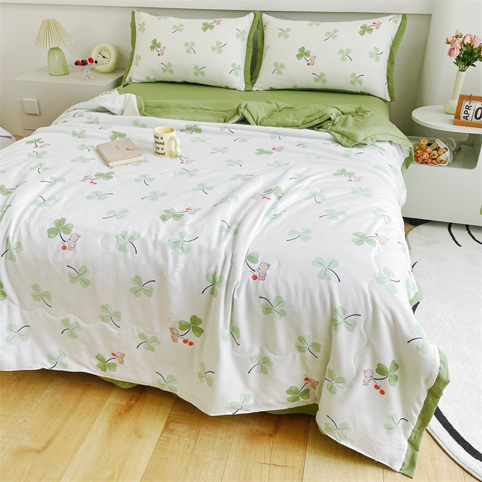 91家纺网 家纺一手货源 找家纺 南北家居 2025新款亲肤泡泡棉提花夏被 三叶草