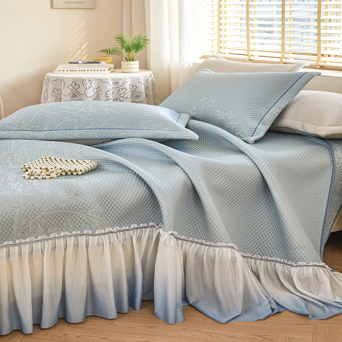 91家纺网 家纺一手货源 找家纺 桂雅居 2025春夏新款高分子凉席三件套床裙款 天空蓝