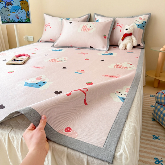 91家纺网 家纺一手货源 找家纺 典曼家纺 2025春夏新款250D冰丝宽边圆网冰丝凉席席子 蛋糕兔子