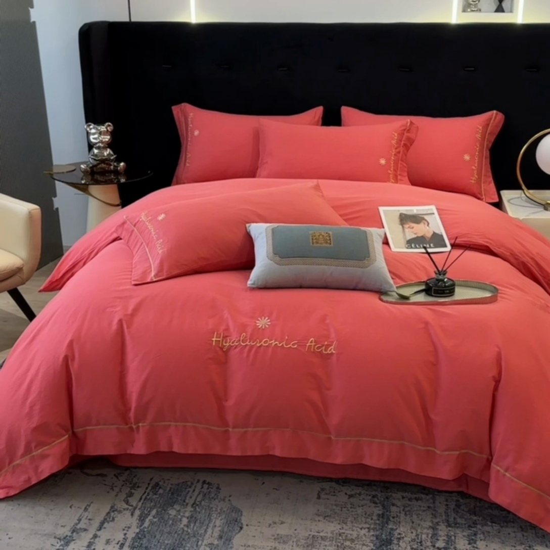 91家纺网 家纺一手货源 找家纺 （总）宇彬家纺 2025直播新款13374全棉纯棉母婴级压线一字绣纯色刺绣四件套全棉纯棉贡缎新疆长绒字母款铂金系列