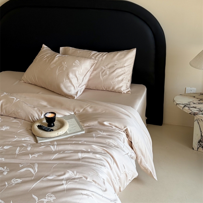 91家纺网 家纺一手货源 找家纺 FORTWO2025新款60支兰精天丝浮雕提花四件套		 花香