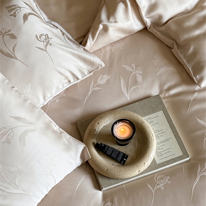 91家纺网 家纺一手货源 找家纺 FORTWO2025新款60支兰精天丝浮雕提花四件套		 花香