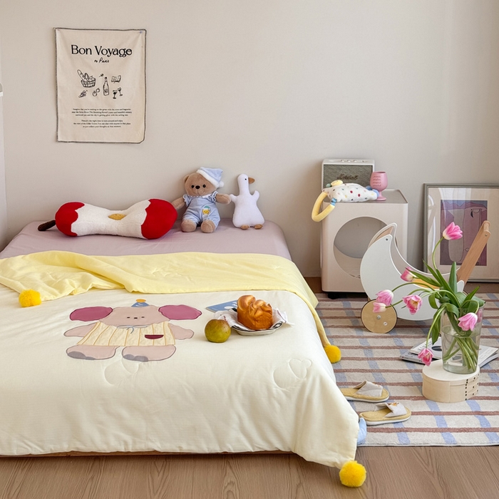 91家纺网 家纺一手货源 找家纺 喜多兔2025新款高精密人字棉贴布绣奶里奶气夏被夏凉被 黄色奶气小狗