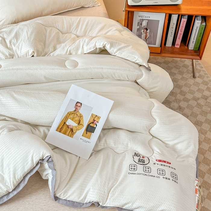 91家纺网 家纺一手货源 找家纺 百花王2025新款泡泡棉纯色简约升级款大豆被子被芯 原棉大豆被泡泡升级款 -奶白色