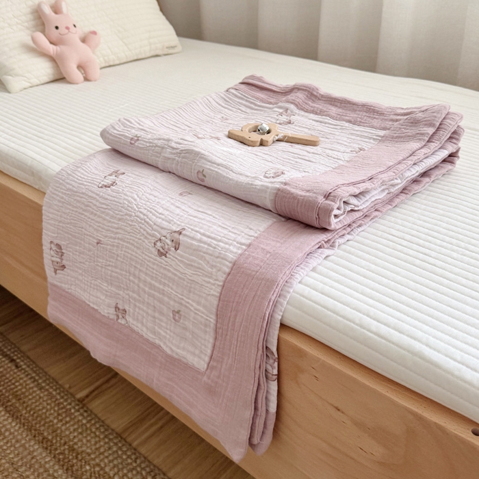 91家纺网 家纺一手货源 找家纺 BOSS 2025新款全棉纯棉皱皱纱儿童盖毯夏被  幼儿园夏被夏凉被空调被 桃桃兔