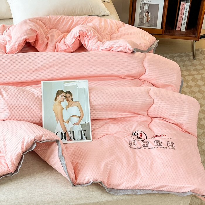 91家纺网 家纺一手货源 找家纺 百花王2025新款泡泡棉纯色简约升级款大豆被子被芯 原棉大豆被泡泡升级款 -粉色