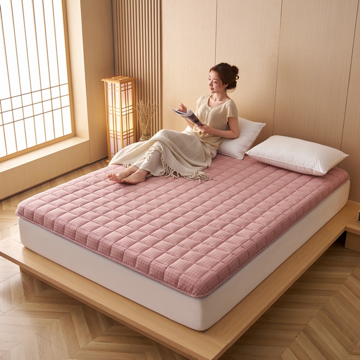 91家纺网 家纺一手货源 找家纺 锦丝钰床垫 2025新款色织水洗棉棉花床垫 小粉格