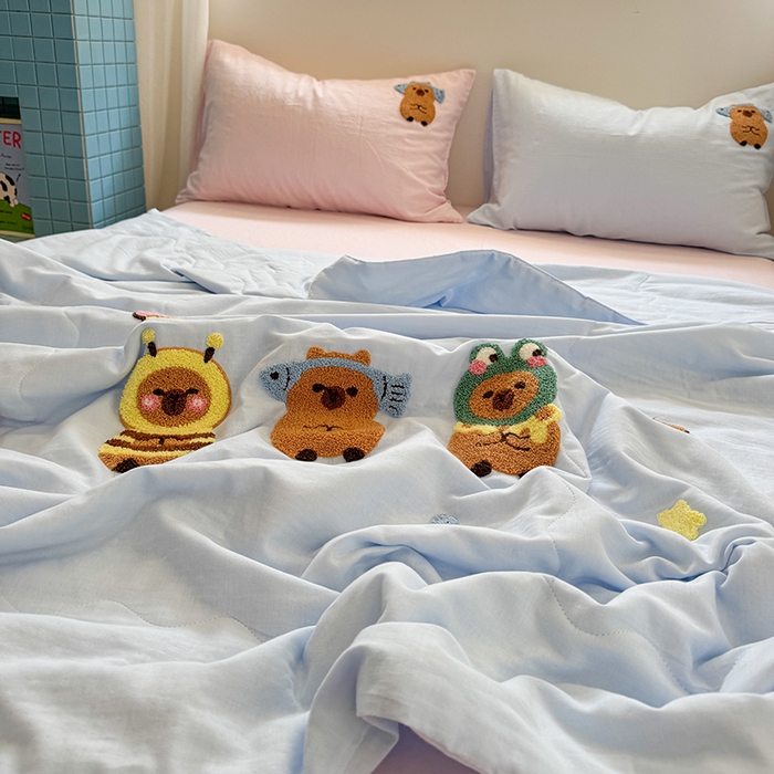 91家纺网 家纺一手货源 找家纺 TT.one 塔塔家居 TT.one 塔塔家居 TT.one 塔塔家居 2025新款全棉双层纱毛巾绣萌宠系列夏被 夏被·呆萌皮皮