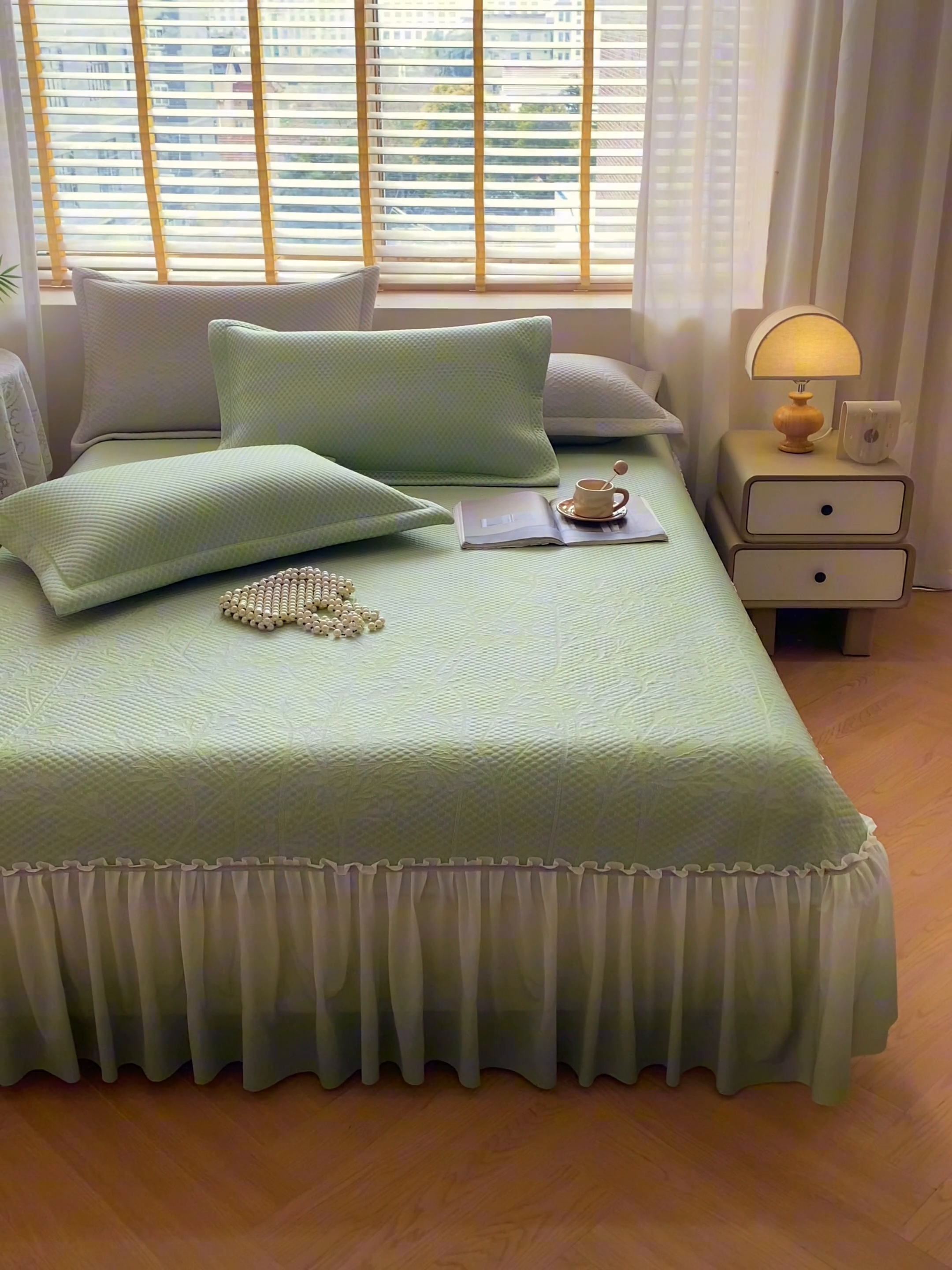 91家纺网 家纺一手货源 找家纺 桂雅居 2025春夏新款高分子凉席三件套床裙款 青草绿