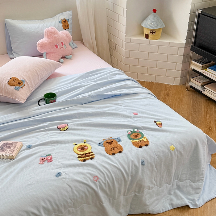 91家纺网 家纺一手货源 找家纺 TT.one 塔塔家居 TT.one 塔塔家居 TT.one 塔塔家居 2025新款全棉双层纱毛巾绣萌宠系列夏被 夏被·呆萌皮皮