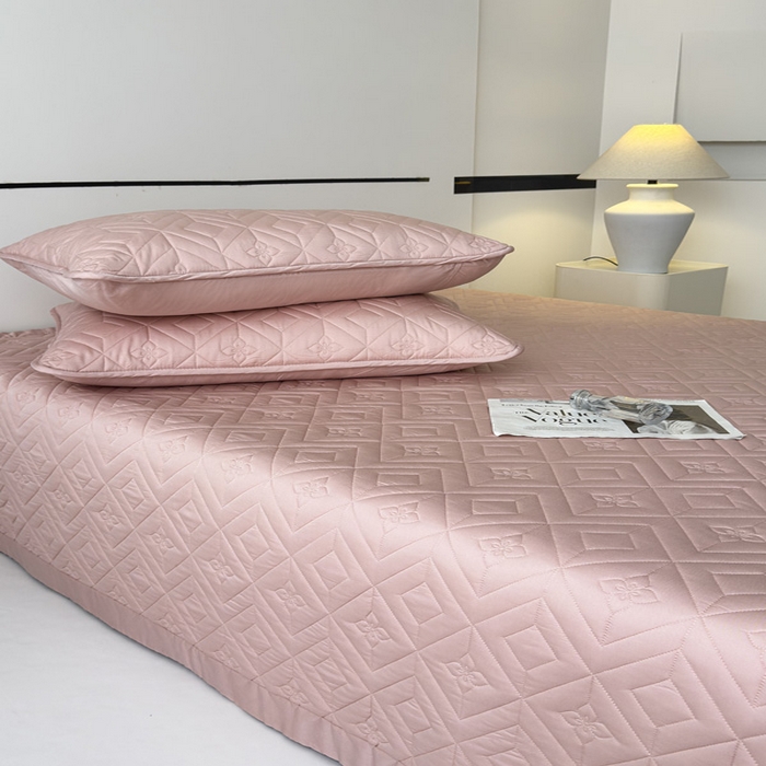 91家纺网 家纺一手货源 找家纺 云雀  2025新款舒适莱赛尔天丝夹棉床盖 菱格床盖-豆沙