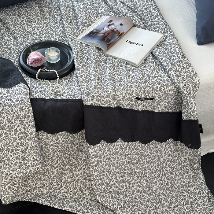 91家纺网 家纺一手货源 找家纺 觅糖  2025新款春夏款法式蕾丝针织大豆夏被 初见