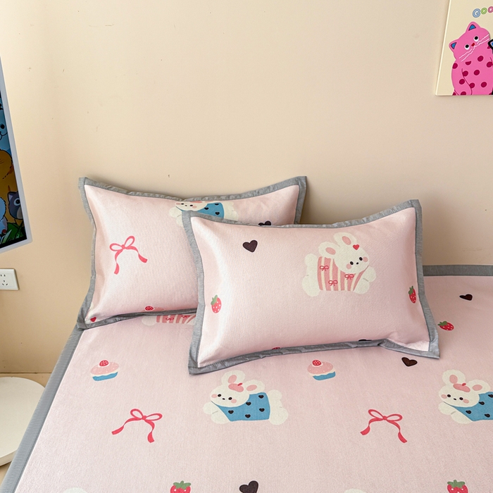 91家纺网 家纺一手货源 找家纺 典曼家纺 2025春夏新款250D冰丝宽边圆网冰丝凉席席子 蛋糕兔子