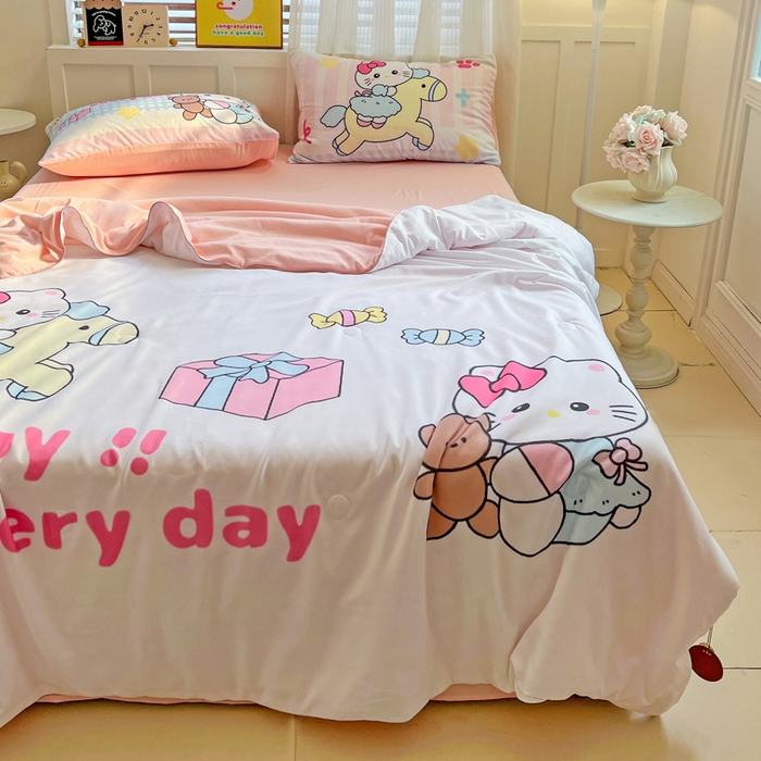 91家纺网 家纺一手货源 找家纺 海岛哥哥 2025新款水洗棉大版卡通夏被 凯蒂的礼物