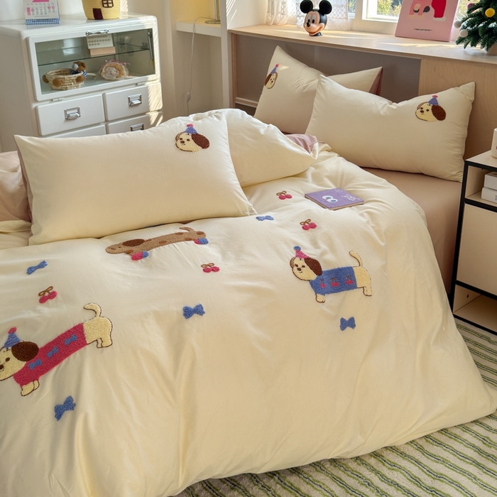 91家纺网 家纺一手货源 找家纺 如意朵2025新款全棉毛巾绣四件套 狗狗家族