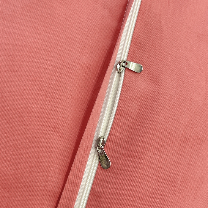 91家纺网 家纺一手货源 找家纺 宇彬家纺 2025直播新款13374全棉纯棉母婴级压线一字绣纯色刺绣四件套全棉纯棉贡缎新疆长绒字母款铂金系列 铂金 宝石红