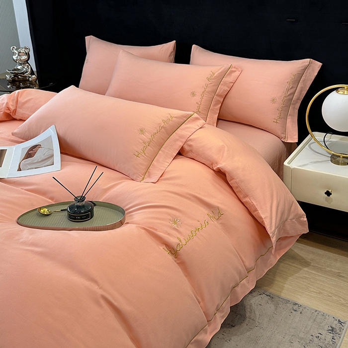 91家纺网 家纺一手货源 找家纺 宇彬家纺 2025直播新款13374全棉纯棉母婴级压线一字绣纯色刺绣四件套全棉纯棉贡缎新疆长绒字母款铂金系列 铂金 玉颜粉