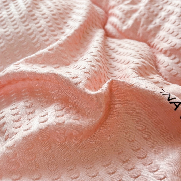 91家纺网 家纺一手货源 找家纺 百花王2025新款泡泡棉纯色简约升级款大豆被子被芯 原棉大豆被泡泡升级款 -粉色