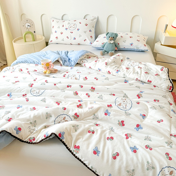 91家纺网 家纺一手货源 找家纺 熙宴家纺 2025新款A类水洗双层纱100%新疆棉花印花夏被空调被夏凉被 甜心草莓