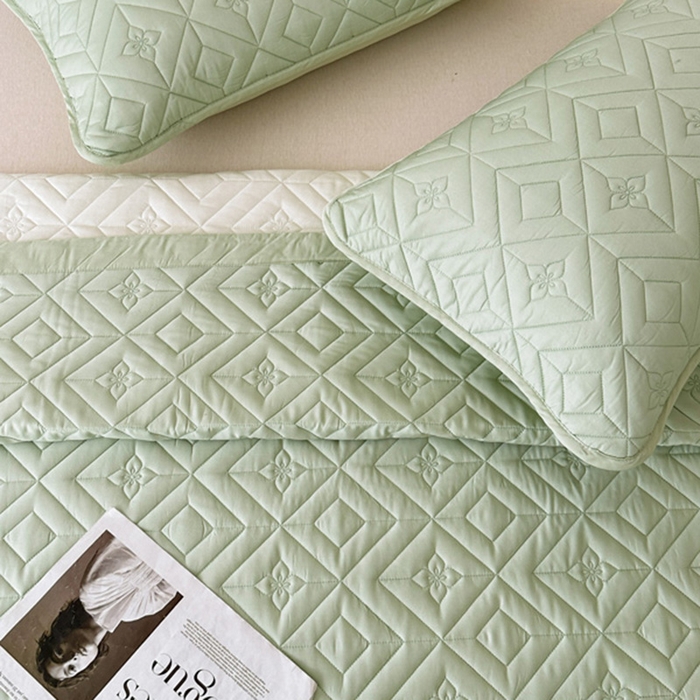 91家纺网 家纺一手货源 找家纺 （总）云雀  2025新款舒适莱赛尔天丝夹棉床盖