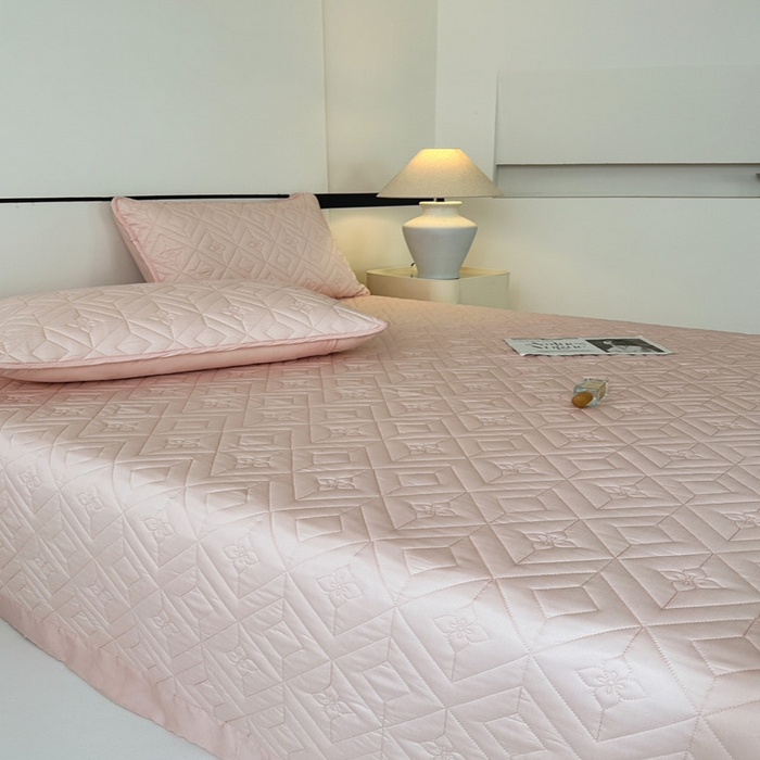 91家纺网 家纺一手货源 找家纺 云雀  2025新款舒适莱赛尔天丝夹棉床盖 菱格床盖-玉粉