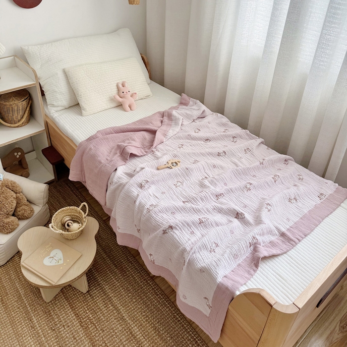 91家纺网 家纺一手货源 找家纺 BOSS 2025新款全棉纯棉皱皱纱儿童盖毯夏被  幼儿园夏被夏凉被空调被 桃桃兔