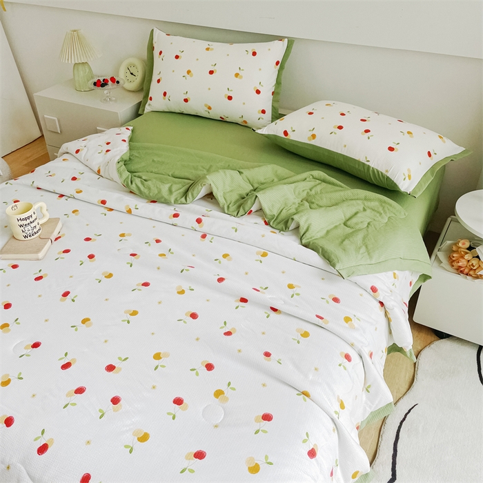 91家纺网 家纺一手货源 找家纺 南北家居 2025新款亲肤泡泡棉提花夏被 甜蜜樱桃