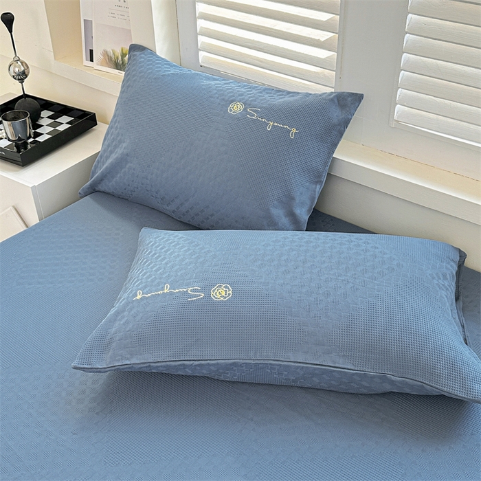 91家纺网 家纺一手货源 找家纺 曼町家居 2025新款全棉华夫格床笠 蔚蓝