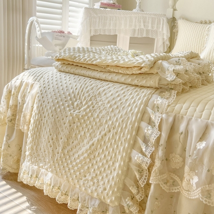 91家纺网 家纺一手货源 找家纺 恋尚 2025新款乳胶凉感床笠裙豆豆夏被夏凉被空调被四件套-甜朵【控价270起】 甜朵-奶黄