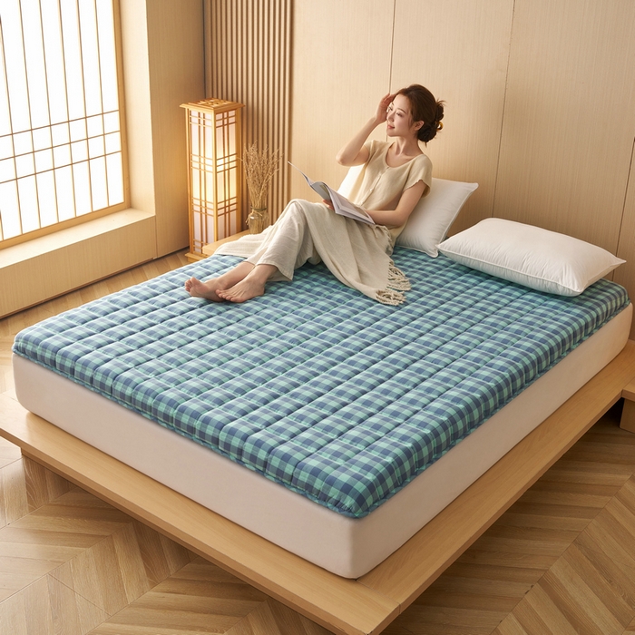 91家纺网 家纺一手货源 找家纺 锦丝钰床垫 2025新款色织水洗棉棉花床垫 蓝绿中格