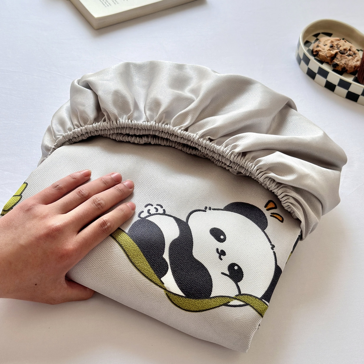 91家纺网 家纺一手货源 找家纺 乐居家纺 2025新款亲肤舒适活性印染水洗冰丝床笠 熊猫-灰