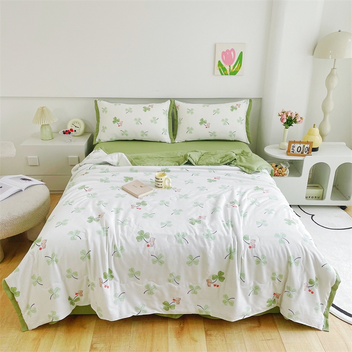 91家纺网 家纺一手货源 找家纺 南北家居 2025新款亲肤泡泡棉提花夏被 三叶草