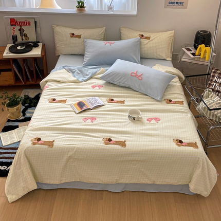 红嘴企鹅2025新款毛巾绣空调被四件套 夏被-黄格狗狗
