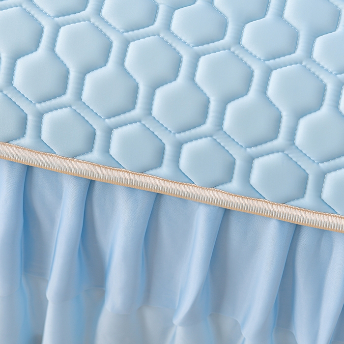 91家纺网 家纺一手货源 找家纺 畅畅家纺 2025新款夏季凉感丝足球花纯色凉席夏被四件套 足球花-天蓝