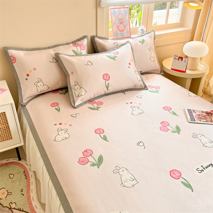 91家纺网 家纺一手货源 找家纺 典曼家纺 2025春夏新款250D冰丝宽边圆网冰丝凉席席子 精灵兔