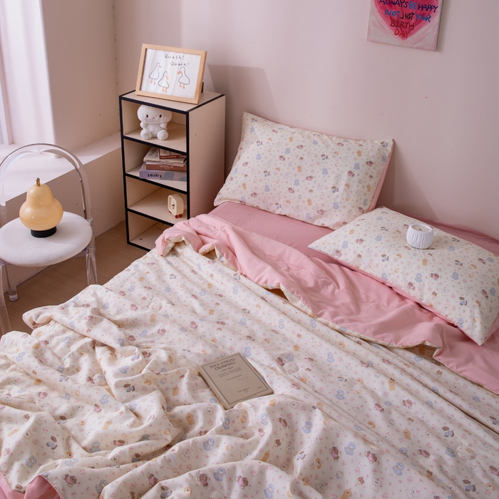 91家纺网 家纺一手货源 找家纺 南北家居 2025新款针织棉双层纱夏被四件套 呆呆熊