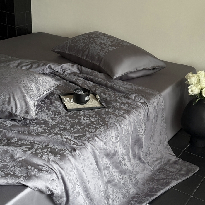 91家纺网 家纺一手货源 找家纺 鹿班家居 2025年夏季60S莱赛尔提花夏被系列-原野【标准会员-20元】 原野-深灰