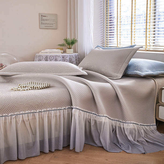 91家纺网 家纺一手货源 找家纺 桂雅居 2025春夏新款高分子凉席三件套床裙款 优雅灰